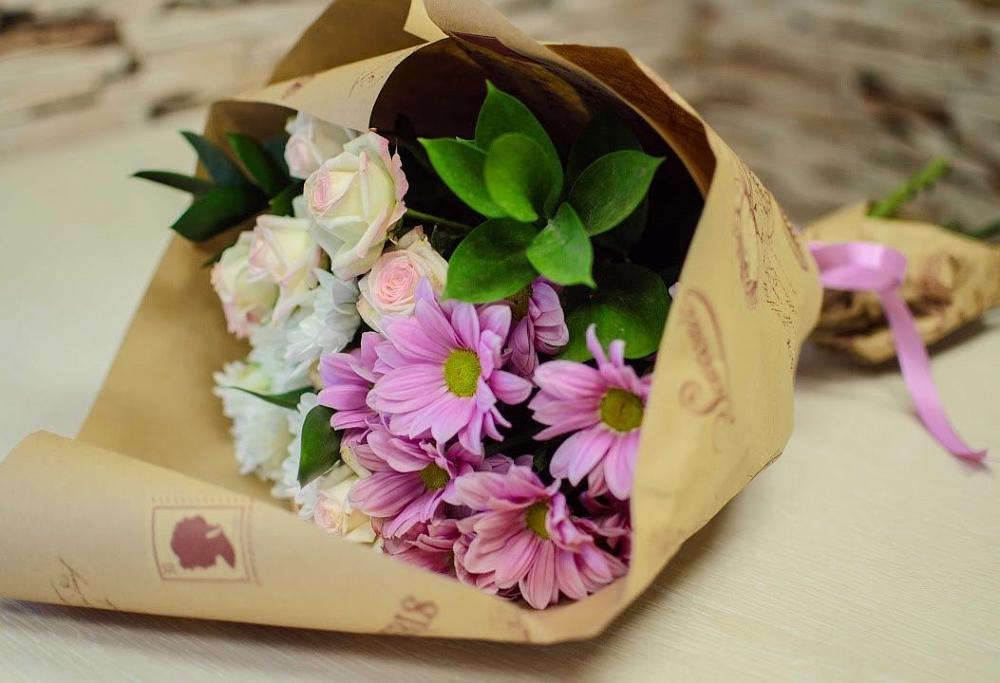 Букет цветов из: Розы и Хризантемы в Вольное