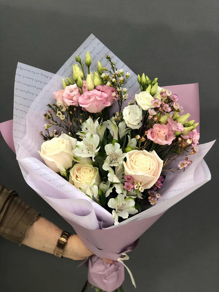 Букет цветов из: Альстромерии, Розы и Лизиантусы в Вольное