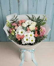 Букет цветов из:  Розы, Лизиантусы и Хризантемы #REPLACE_PRED# Вольное