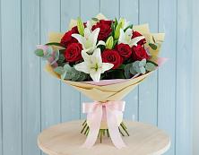 Букет цветов из:  Лилии и Розы #REPLACE_PRED# Вольное