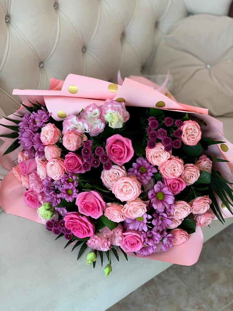 Букет цветов из: Хризантемы, Розы и Лизиантусы в Вольное