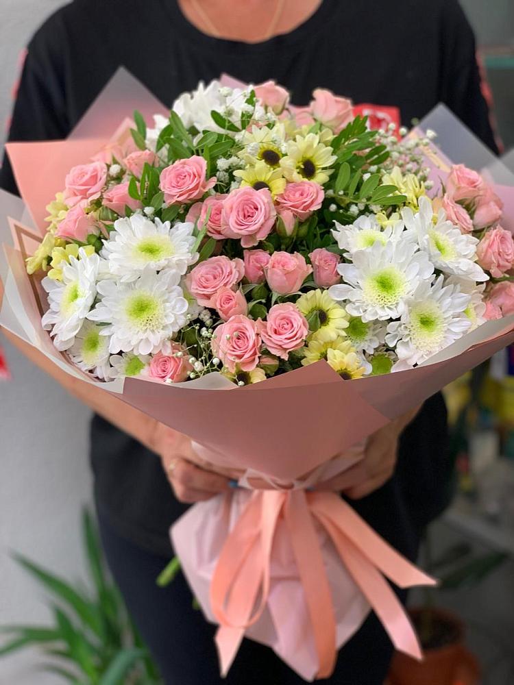 Букет цветов из: Розы и Хризантемы в Вольное