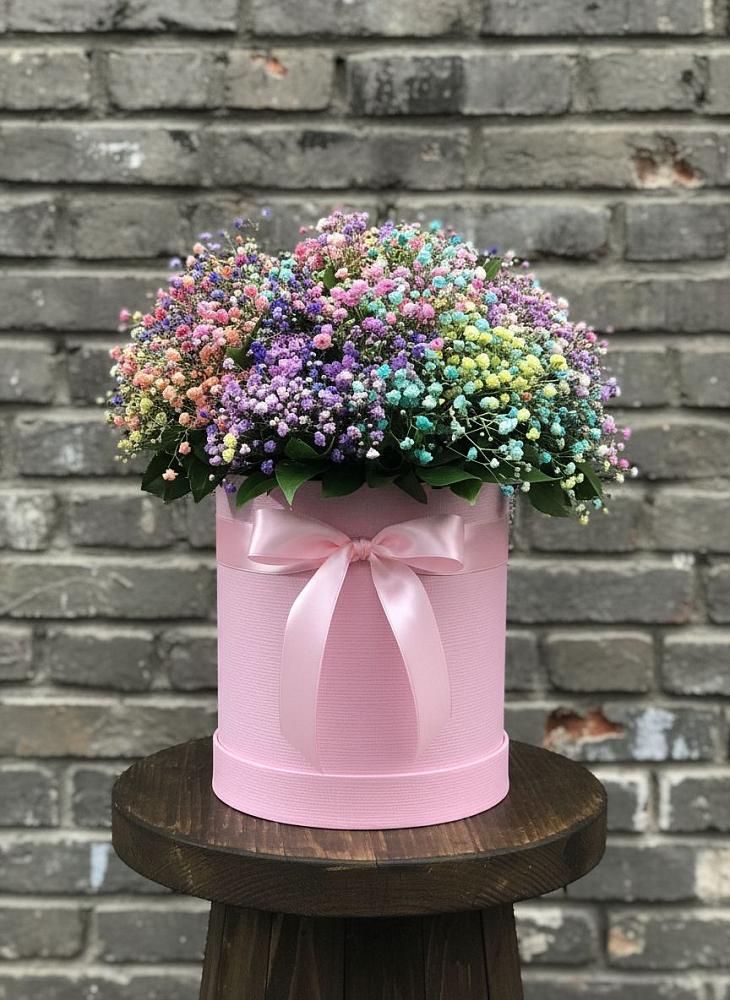 Цветочная композиция из Гипсофила и Розы в шляпной коробке в Вольное