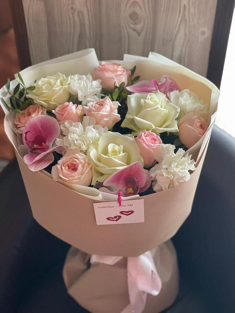 Букет цветов из: Орхидеи, Розы и Гвоздики в Вольное