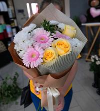 Букет цветов из:  Герберы, Розы и Хризантемы в Вольное