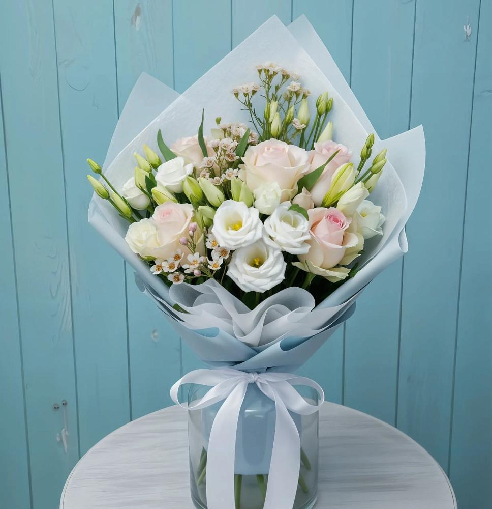 Букет цветов из: Розы и Лизиантусы в Вольное