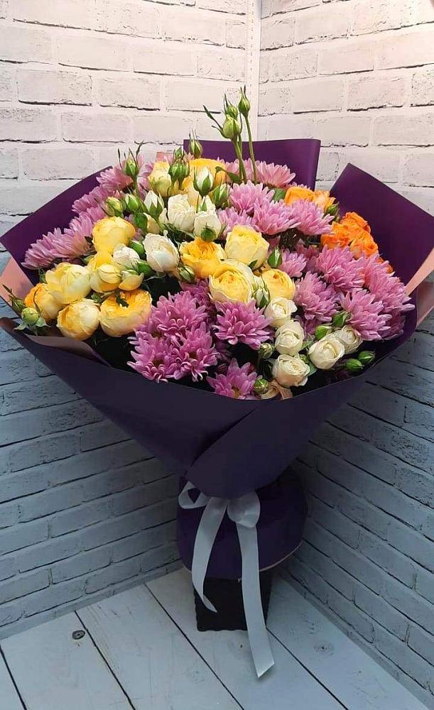 Букет цветов из: Хризантемы и Розы в Вольное