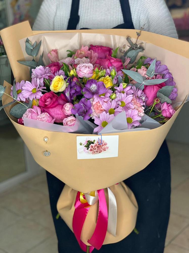 Букет цветов из: Хризантемы, Гвоздики и Альстромерии в Вольное