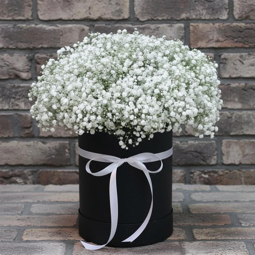 Цветочная композиция из Гипсофила в шляпной коробке в Вольное