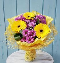 Букет цветов из:  Хризантемы и Герберы в Вольное