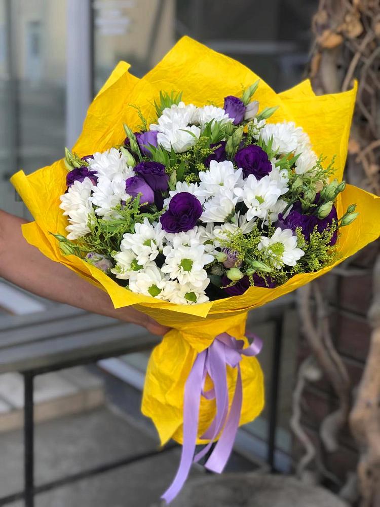 Букет цветов из: Ирисы, Хризантемы и Ромашки в Вольное