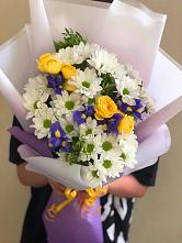 Букет цветов из:  Ирисы, Хризантемы и Розы #REPLACE_PRED# Вольное