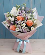 Букет цветов из:  Лизиантусы, Розы, Альстромерии и Гипсофила в Вольное