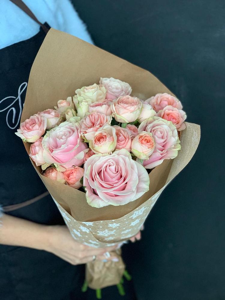 Букет цветов из: Хризантемы и Розы в Вольное