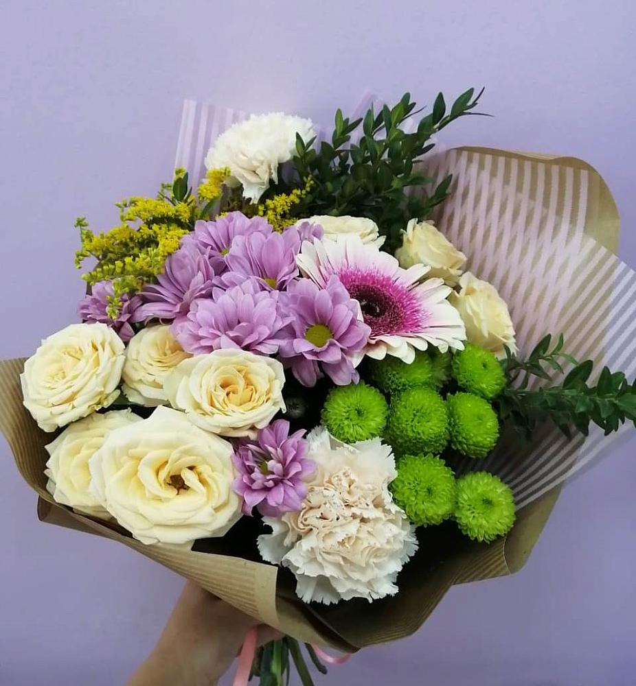 Букет цветов из: Хризантемы, Розы, Гвоздики и Герберы в Вольное