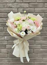 Букет цветов из:  Гвоздики, Розы, Лизиантусы и Хризантемы в Вольное