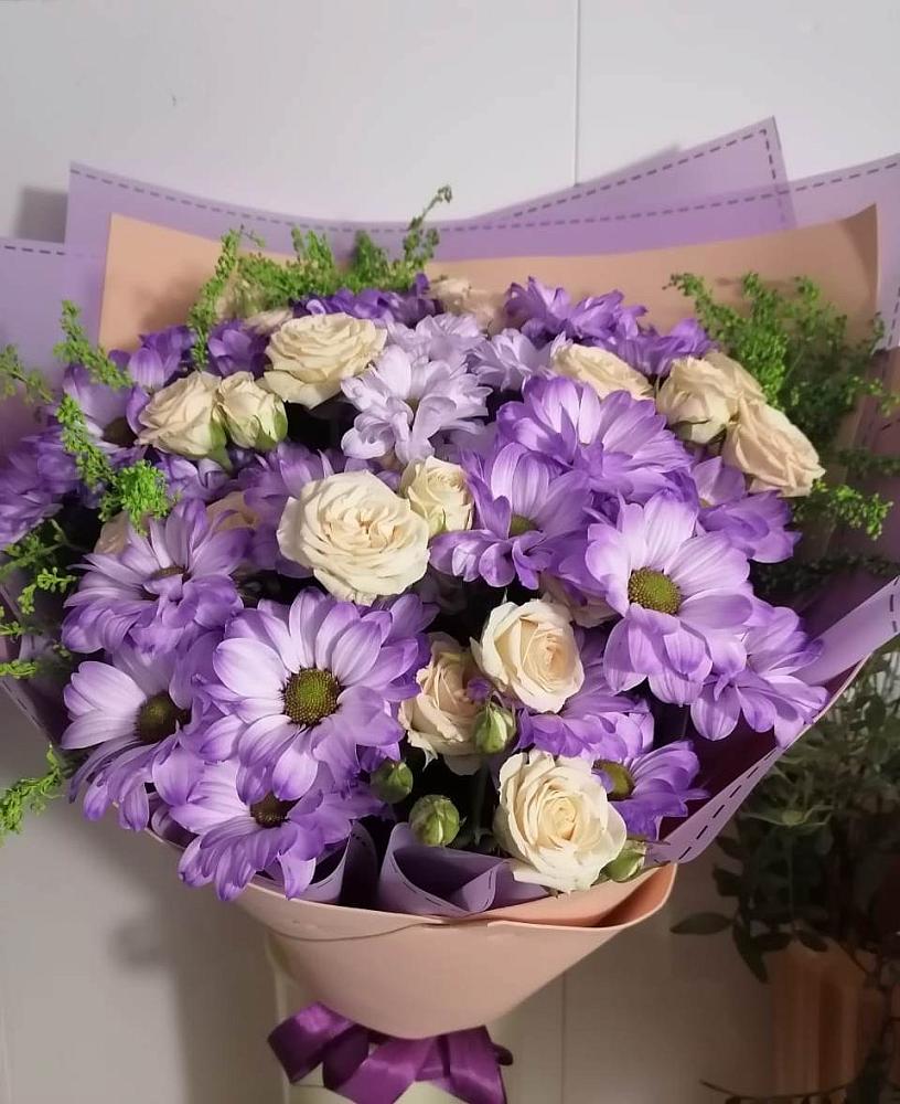 Букет цветов из: Хризантемы и Розы в Вольное