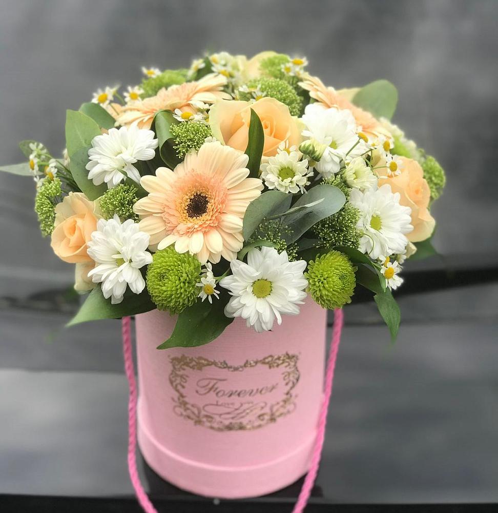 Цветочная композиция из Розы, Герберы и Хризантемы в шляпной коробке в Вольное