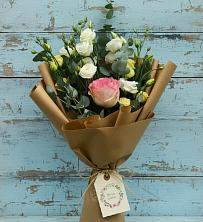 Букет цветов из:  Розы и Лизиантусы в Вольное