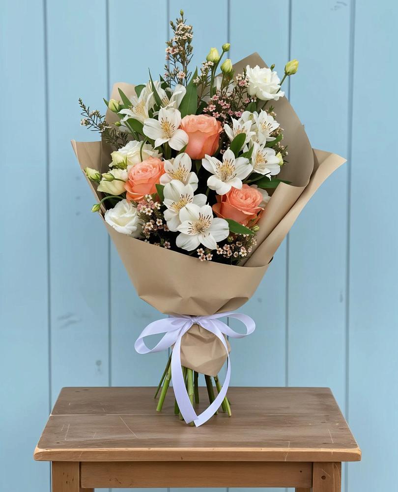 Букет цветов из: Альстромерии, Лизиантусы, Розы и Хризантемы в Вольное