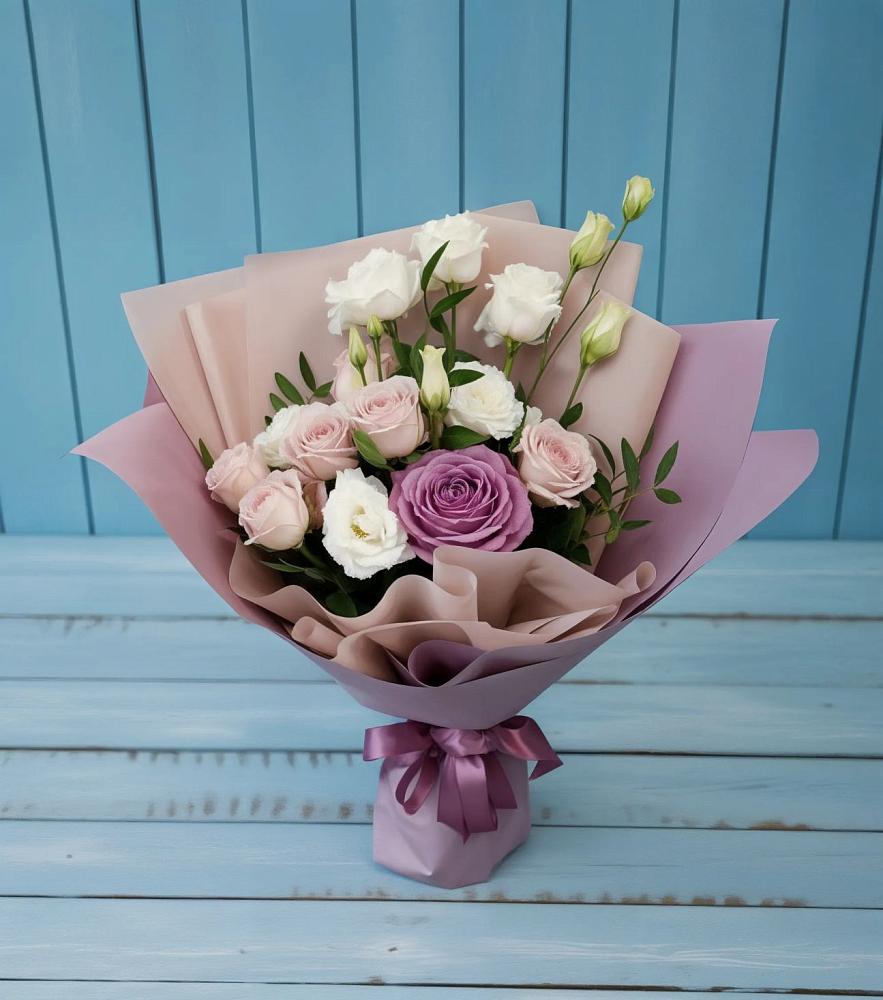 Букет цветов из: Розы и Лизиантусы в Вольное